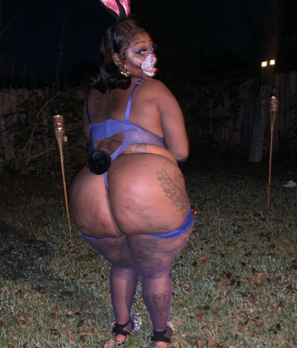 I was a Sexy SavageXFenty Bunny for Holloween! https://t.co/W7QgW3FrsF