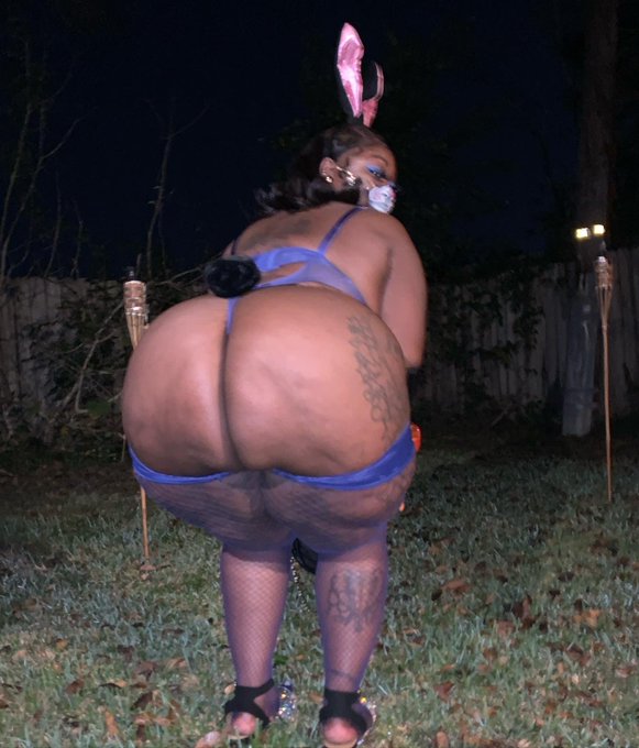 I was a Sexy SavageXFenty Bunny for Holloween! https://t.co/W7QgW3FrsF