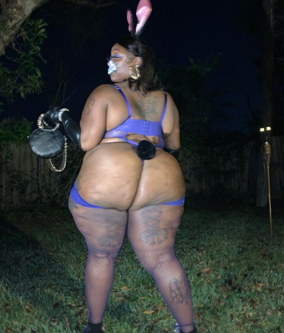 I was a Sexy SavageXFenty Bunny for Holloween! https://t.co/W7QgW3FrsF