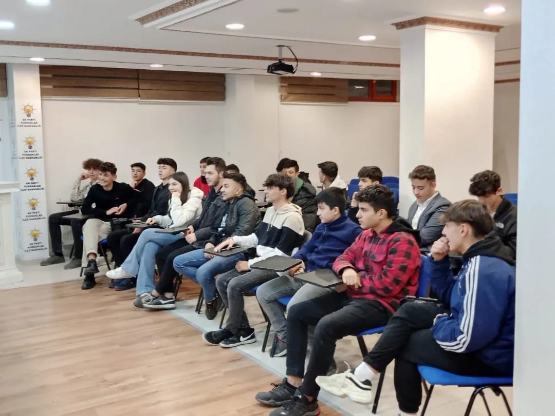 Yeni Seçmen Birimimiz, Haftalık Olağan Yönetim Kurulu Toplantısını İlçe Gençlik Kolları Başkanımız Sn.<a href="/tolga_yildiiz/">Tolga Yıldız</a> başkanlığında gerçekleştirdi.