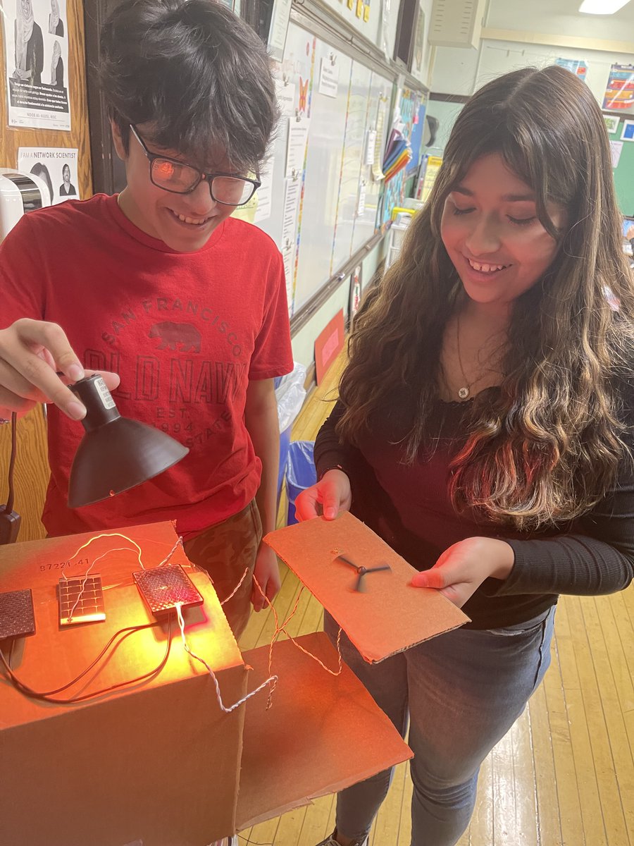 NEED_Project's tweet photo. We love seeing Energizing Student Potential (ESP) students engaged in energy learning! Big thank you to ESP IL teacher Patricia Orta of Jungman STEM Elementary for sharing photos captured.
#energizingSTEM https://t.co/ktNfk9I7Od
