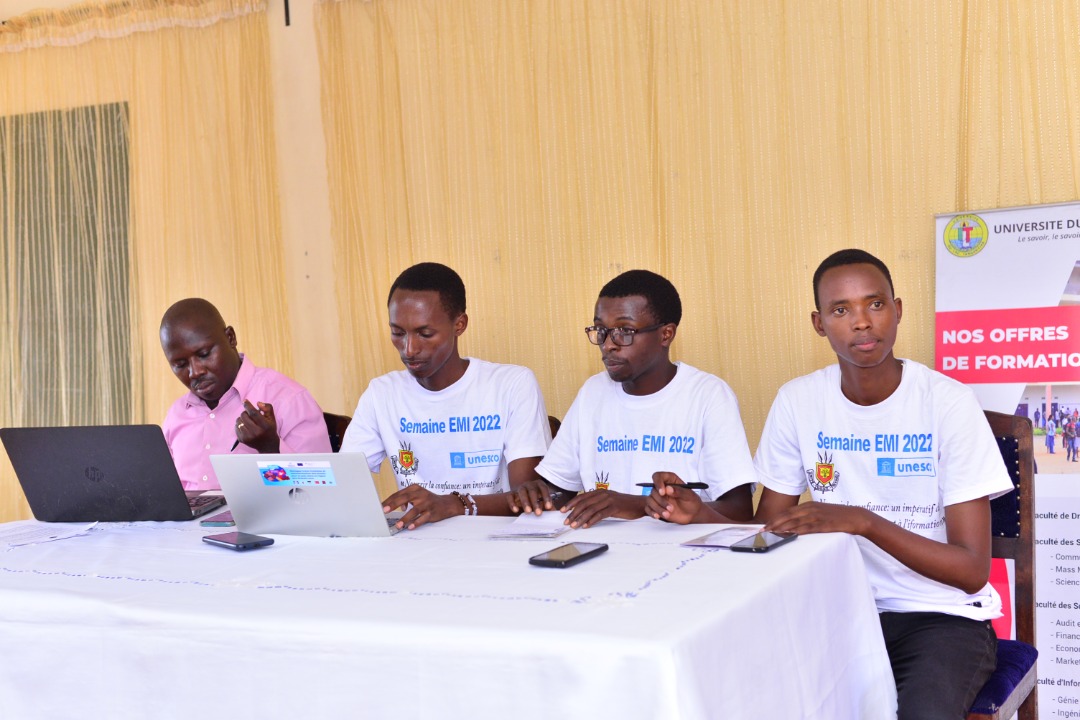 AMusongati's tweet photo. La 2 jrs de la sensibilisation  aux étudiants de l'université du Lac Tanganyika,sous financement de l'UNESCO
@MILCLICKS 
@unescobdi 
@EdukMedia https://t.co/8ohd9CR4bF