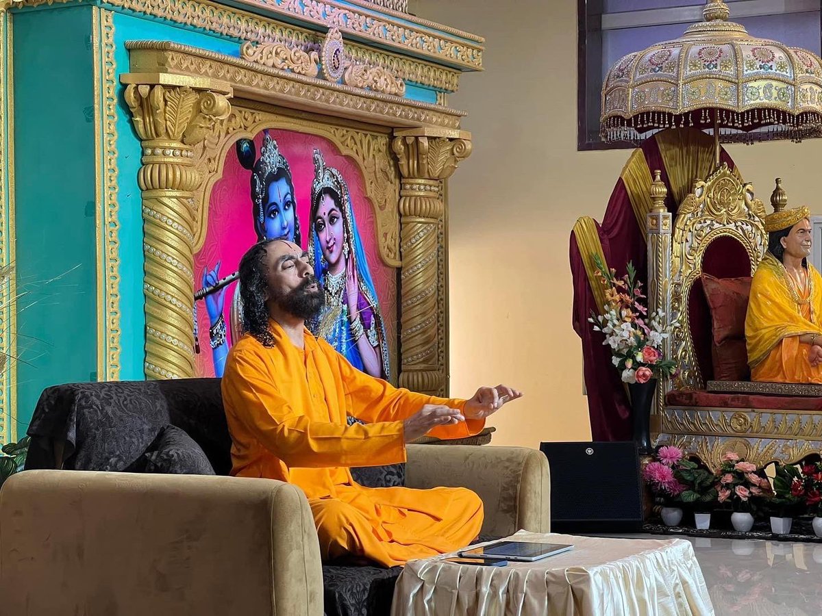 jkyogindia's tweet photo. Patanjali Yog Sutras are one of the most ancient texts of Sanatana Dharma. @Swamiji_Hindi unfolds the wisdom of yester years and amalgamates it with latest scientific research of today.
@Sw_Mukundananda #PatanjaliYogaSutras #yogsutras https://t.co/P5Vwm3vQCQ