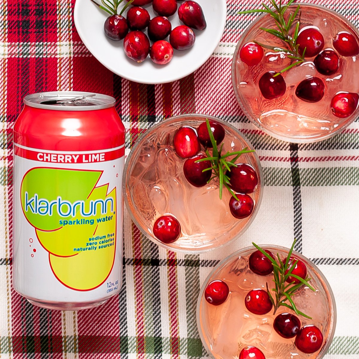 Time to party with Holly Jolly Jingle Juice! It’s so simple, refreshing, cheerful, and beyond good. Serve this festive cocktail for friends and family this holiday season. 🎁  Full recipe is on our website now!