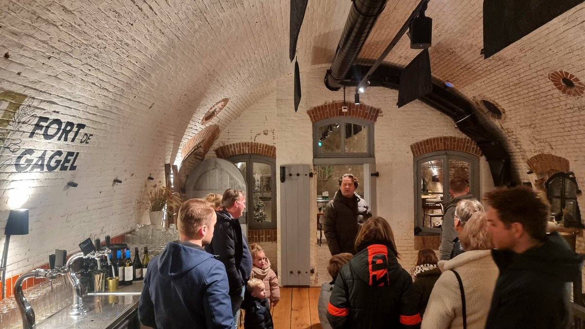 EricRoeske's tweet photo. Een rondje Fort De Gagel. Prachtig opgeknapt, gewoon in Utrecht! #Werelderfgoed #Forten #NHW
📸 Menno Bausch
Woensdagochtend in #Telegraaf_Utrecht https://t.co/OniLFJ0JHE