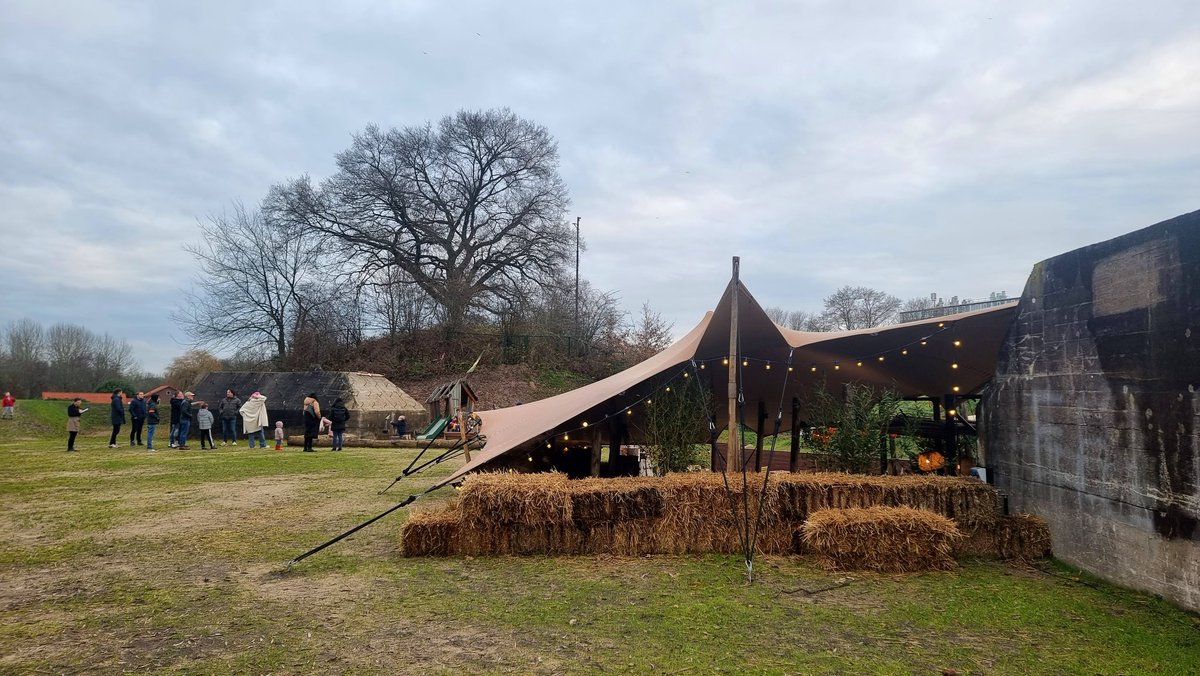 EricRoeske's tweet photo. Een rondje Fort De Gagel. Prachtig opgeknapt, gewoon in Utrecht! #Werelderfgoed #Forten #NHW
📸 Menno Bausch
Woensdagochtend in #Telegraaf_Utrecht https://t.co/OniLFJ0JHE