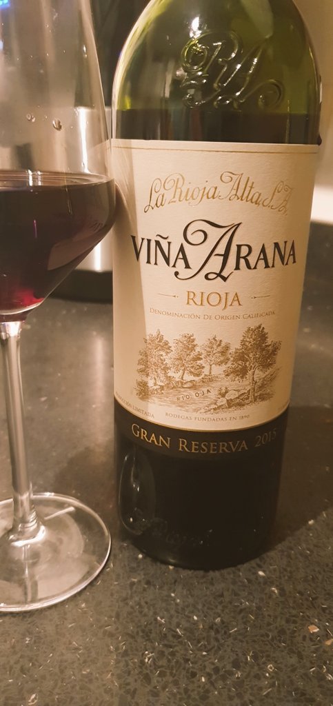 MissHotPot's tweet image. Cheers, well it won&apos;t drink itself. #drinkingalone