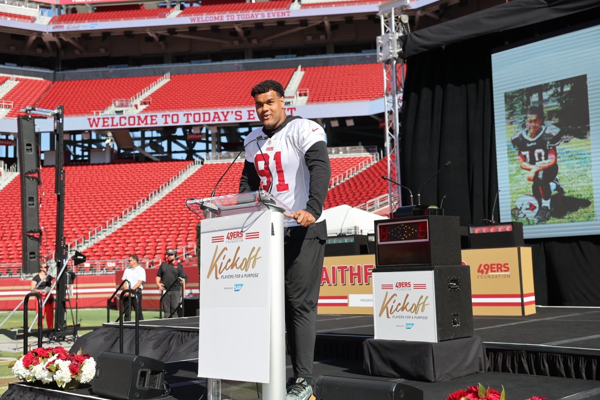 Arik Armstead is a champion for our community. Let's show him our gratitude by voting for Arik to win this year's Walter Payton Man of the Year award! 

Every tweet, retweet or mention using #WPMOYChallenge + @ArikArmstead counts as a vote! 

#FTTB