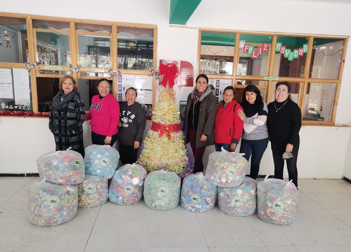 ITVGuadiana's tweet photo. La suma de buenas voluntades resulta en cosas buenas
Y es así como ITVG recaudó y entregó tapitas para el tratamiento del pequeño José Luis para quien su familia esta siempre activa a través de Moviendo corazones José Luis donde se seguirán recibiendo donativos #ITVG #TeCPotros https://t.co/97VVJZda0M