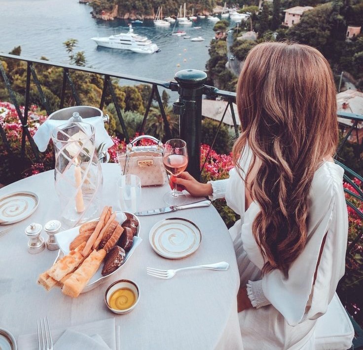 ezdevito's tweet image. acordo te amando mais a cada dia que passo ao seu lado, não poderia estar mais feliz e realizado, eu te amo muito nenê, quero viver pra sempre com você.