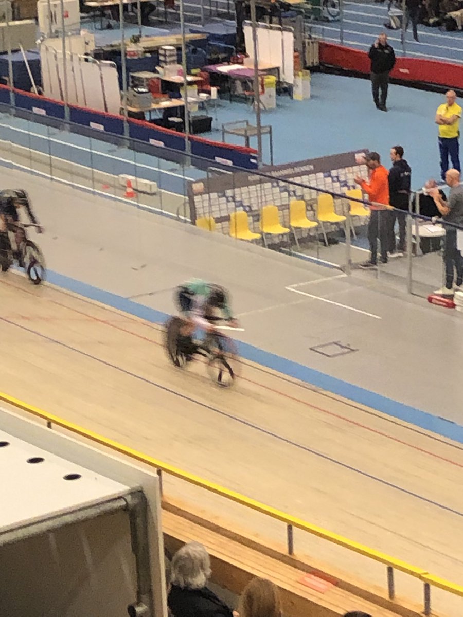 Na de keirin pakt Steffie van der Peet ook de titel op de sprint. Ze klopt in de finale Kimberly Kalee. Brons is voor Ruby Huisman. #NKbaanwielrennen