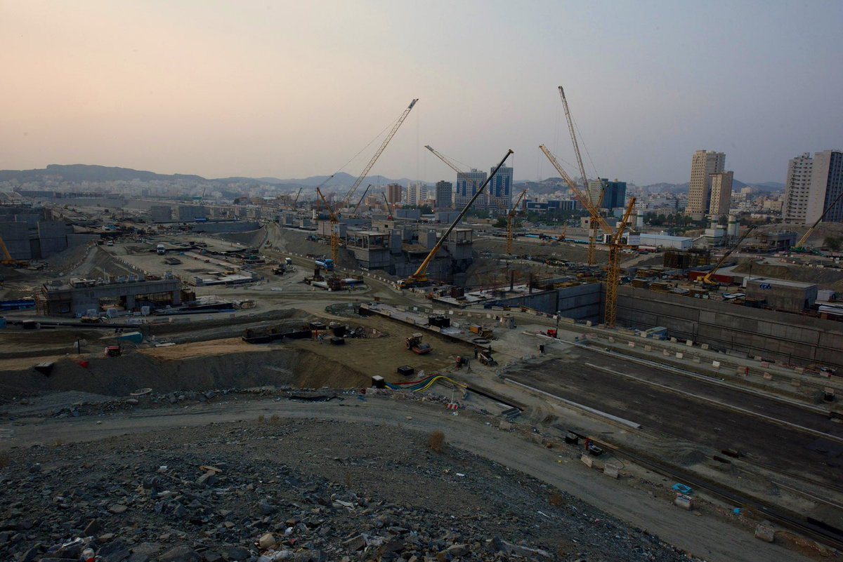 SaudiProject's tweet photo. #وجهة_مسار تعلن عن اكتمال أعمال البنية التحتية بنسبة 92% في الوجهة، والتي تشتمل على أعمال الأنفاق والطرق والجسور وشبكة الطاقة والمياه والبنية التحتية الذكية https://t.co/SMs5R0mDsB