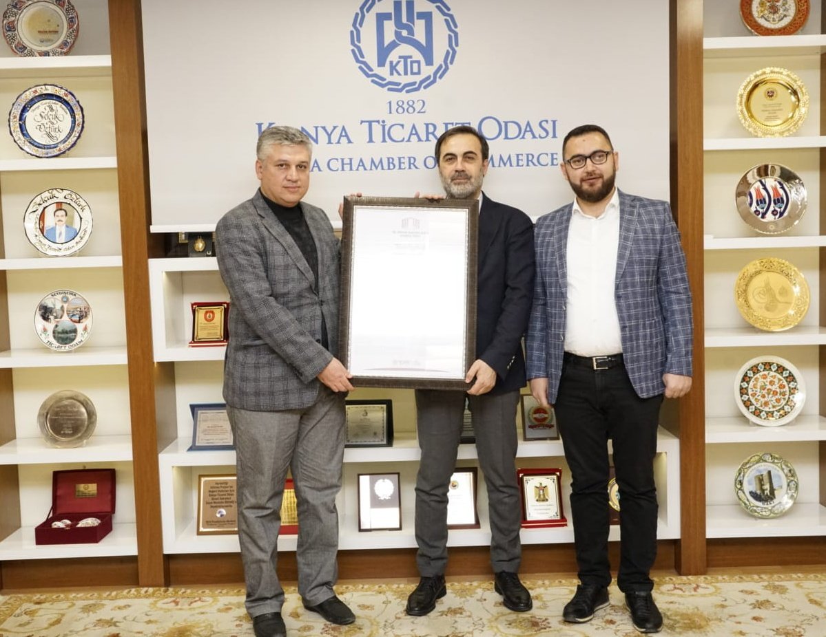 OnderKonya's tweet photo. Önder Konya Yönetimi Konya Ticaret Odası Başkanı Selçuk ÖZTÜRK Beyefendiye ziyaret gerçekleştirdi.İmam Hatipler ve başarıları konuşuldu. Başkana senenin Şiarı “#AhdeVefa” tablosu takdim edildi.
@onderihl @aceylantr @arifbagci @acigdem84 @rubekay @SleymanET1 @ykr2512 https://t.co/lAPdrV98St