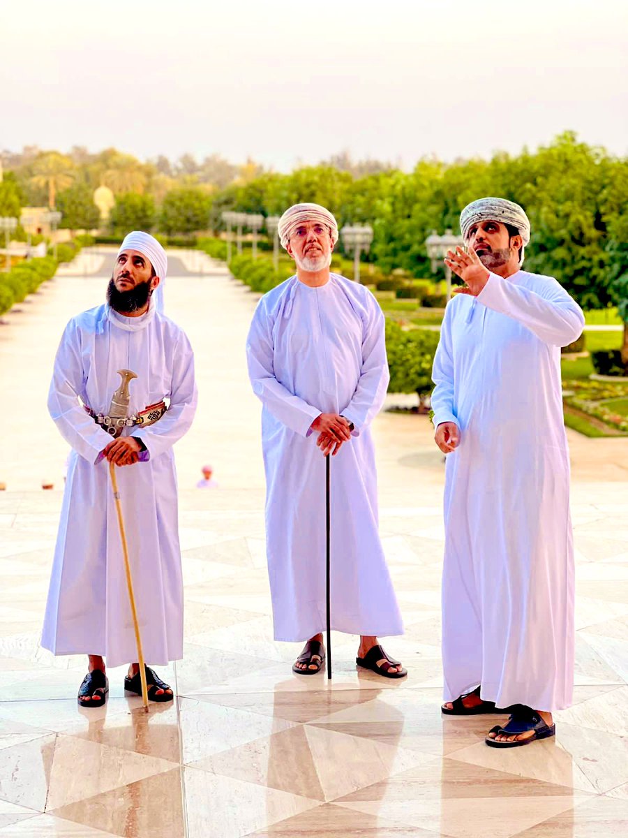 khalhamdi1's tweet photo. من جولة فضيلة الشيخ الدكتور #كهلان_الخروصي مساعد المفتي العام للسلطنة في جامع السلطان #قابوس بولاية #صحار مساء اليوم … https://t.co/qeZaIF15cE