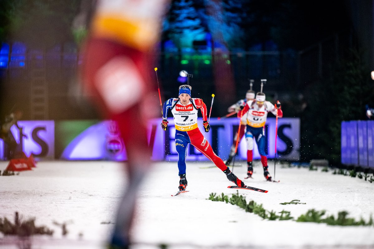 Biathlon auf Schalke tweet media