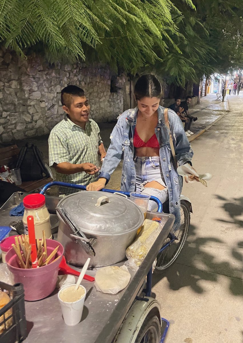 AleeOvando_'s tweet photo. Tal vez no sepa lo que hago, pero luzco genial haciéndolo🥰 https://t.co/50nSV7vNkX