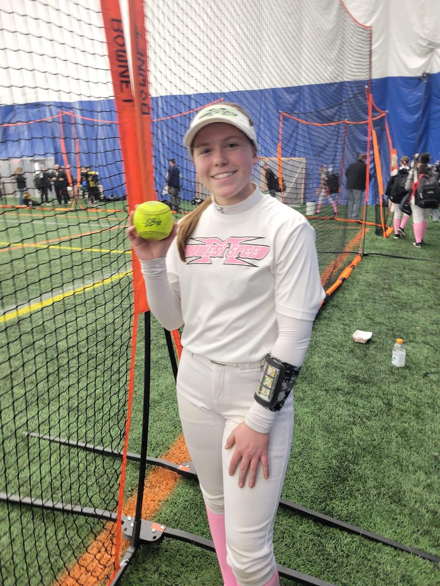 BadgerCubinMN's tweet photo. Isabel Vitense hits a walk-off 3-run home run to straight away deep center against Midwest Speed HS Green, for a 3-1 win at S&amp;C Winter Bash. 🥎 💪 💣 (Midwest Speed 16U Loftus sits at 2-0 with 2 to play.) #MidwestSpeed #CrimsonProud https://t.co/giATWkUMi0
