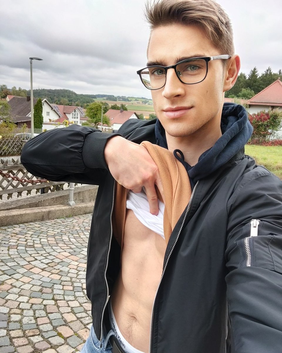jonasheim2022's tweet photo. My onlyfans is 90% off 
👇🥵
https://t.co/VZRNTGAhXA https://t.co/banWElonbv