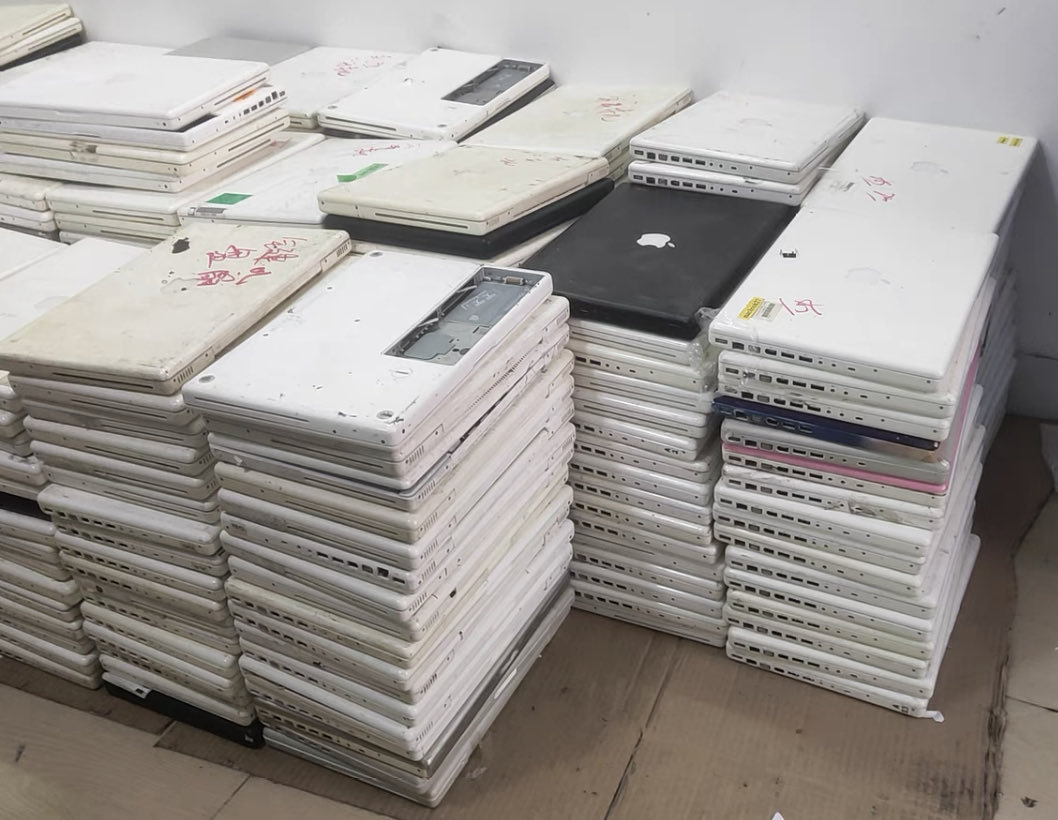 BasicAppleGuy's tweet photo. Apple Graveyard 🪦 https://t.co/eQCRPLaRSr