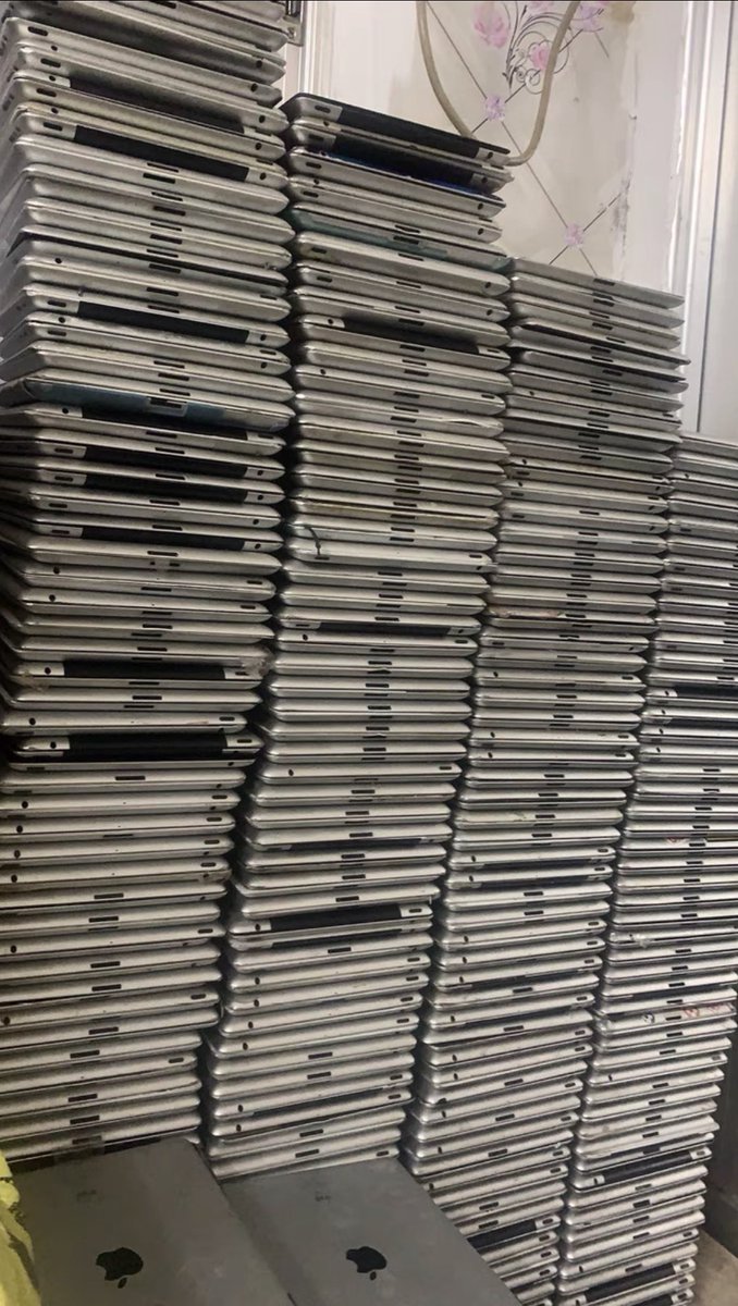 BasicAppleGuy's tweet photo. Apple Graveyard 🪦 https://t.co/eQCRPLaRSr