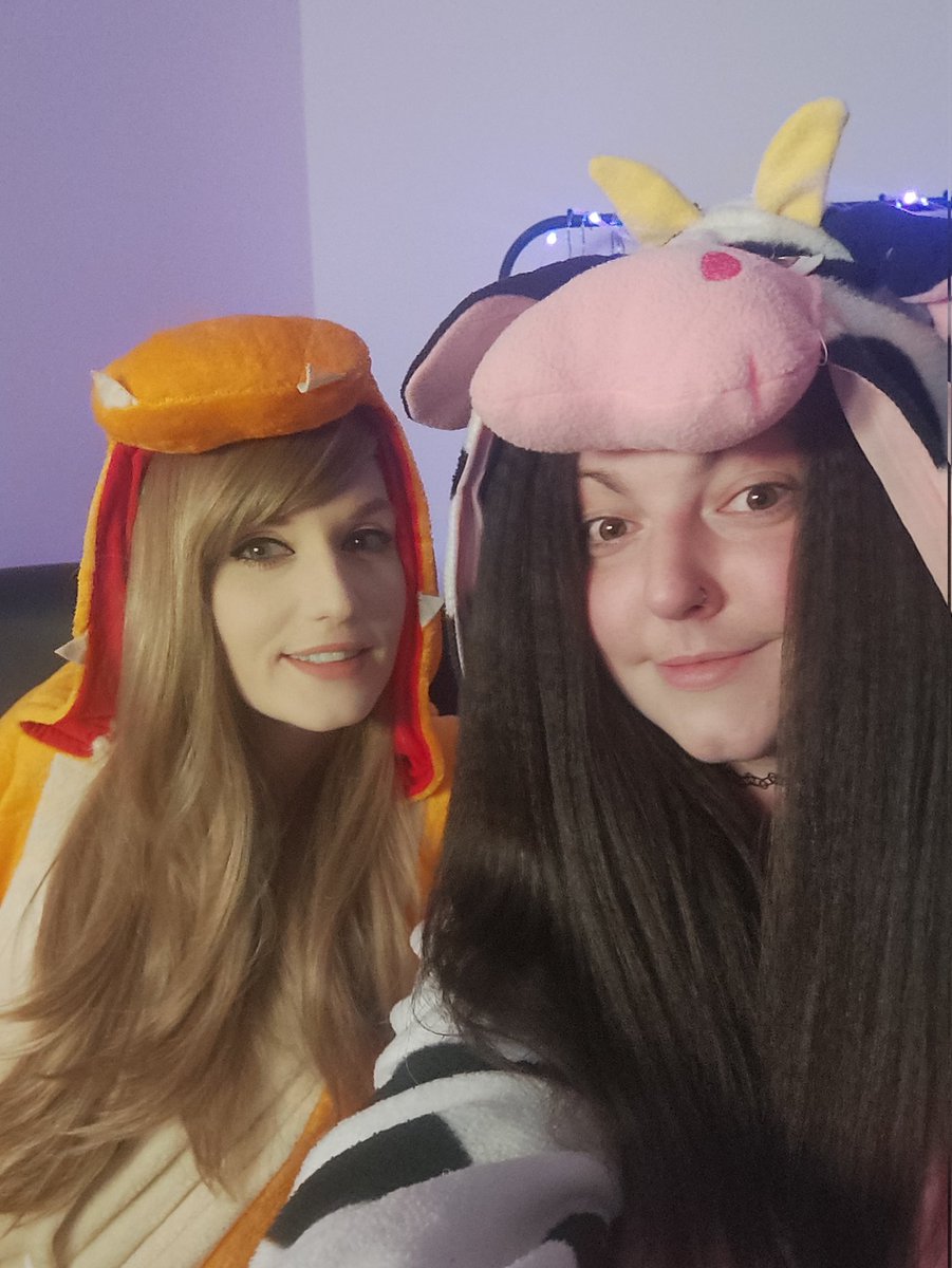 PicklesnGtv's tweet photo. Feeling picklish? Pickles and Ginger are reunited! It's been so long! Come join us for Onesie Wednesday!
#onesie #twitchgirls #TwitchStreamers #SupportSmallStreamers https://t.co/tzNuiKIjvH