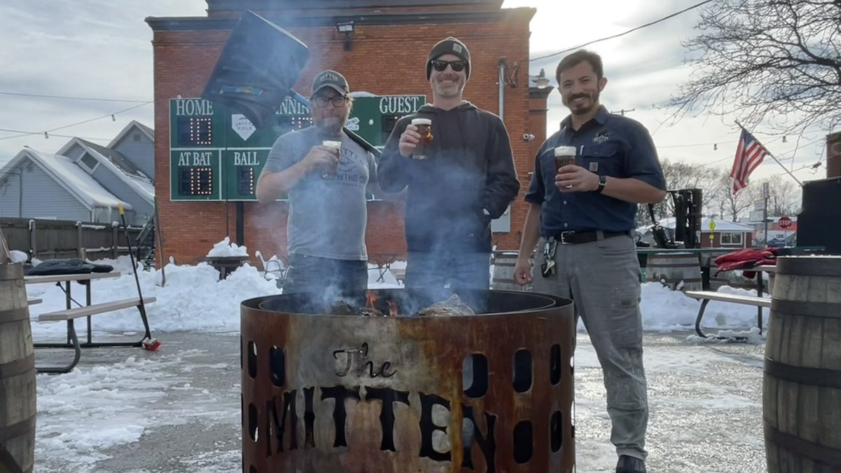 MittenBrewingCo's tweet photo. Itโs nice enough for beers outside. We have a fire going in The Outfield and fresh beer to drink. Bring your friends! #nocoatsneeded #CAMPFIRE #CraftBeer https://t.co/tQmNJQFs31