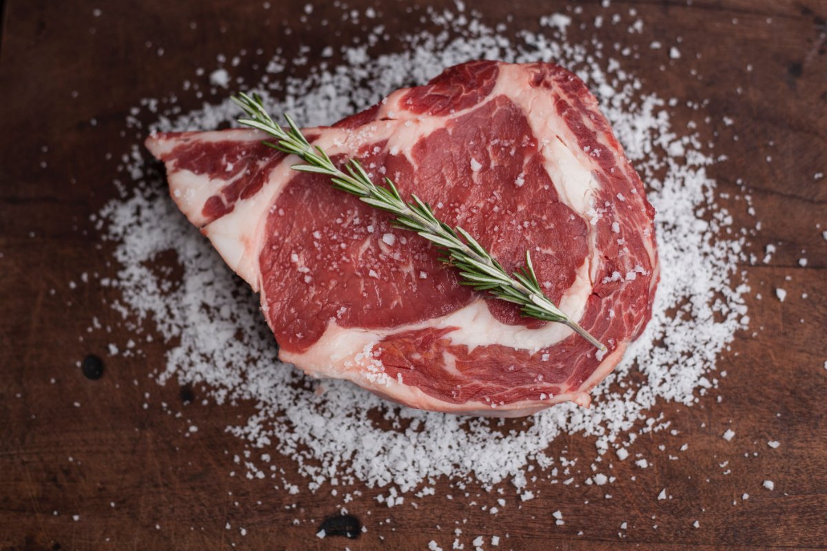 castironsteak's tweet photo. Our premium steaks are seasoned to perfection and prepared in cast iron skillets to enhance the steak. When you dine with us, you'll taste the difference in our Certified Angus Beef. #IndianaSteakhouse #AngusBeef #CertifiedDelicious https://t.co/u57nTImGCQ