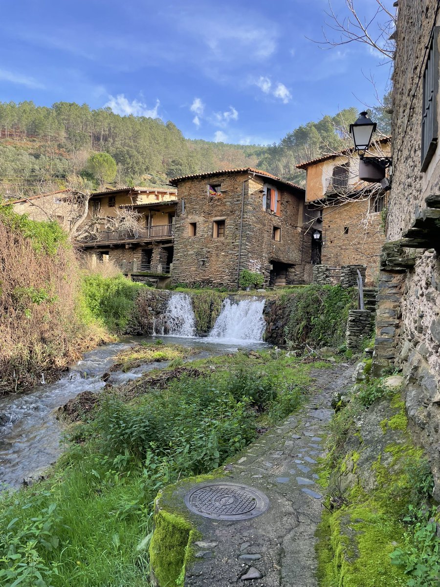 JorgeMantitauro's tweet image. #robledillodegata catalogado, como uno de los pueblos más bonitos de España 🇪🇸