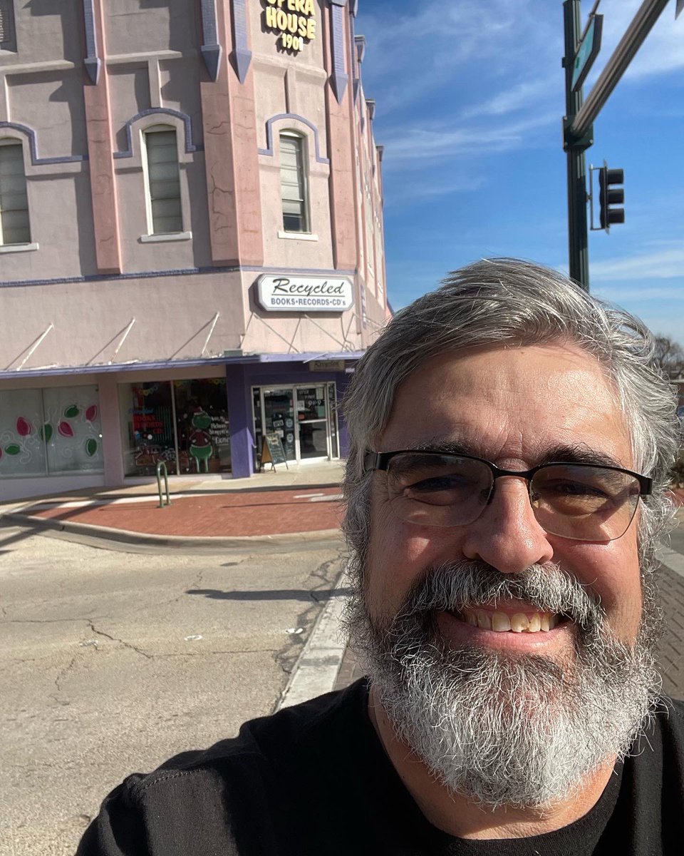 DHJonathan1's tweet image. Just restocked all three of my novels in the Local Authors section at Recycled Books in Denton.  Come get a signed copy… #thevolunteer #lifemodels #thegirlwhostoppedwearingclothes