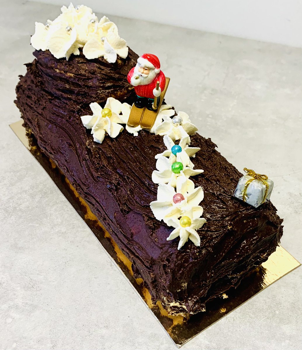DelicesSaveurs's tweet photo. Bûche au chocolat noir 
#aix #aixenprovence #eguilles #Evenement #faitmaison #food #gourmandise #Plaisir #plaisir #Provence #traiteur #traiteurs #ventabren #coudoux #velaux #lafarelesoliviers #patisserie #noel #fete #fetes #chocolat https://t.co/jxX8u7IrwN