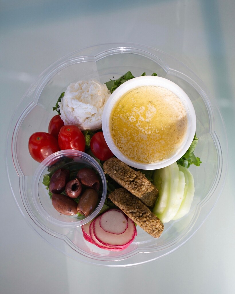 Ditch the boring salad for a fulfilling bowl of delicious, healthy ingredients, made with love ❤️
.
.
.
#vegan #plantpower #eatyourveggies #albuquerque #vegetarian #foodies #restaurants #nobhillabq #matagveg #grabandgo #albuquerquerestaurant #abqrestaura… instagr.am/p/CmuPDkBpvLY/