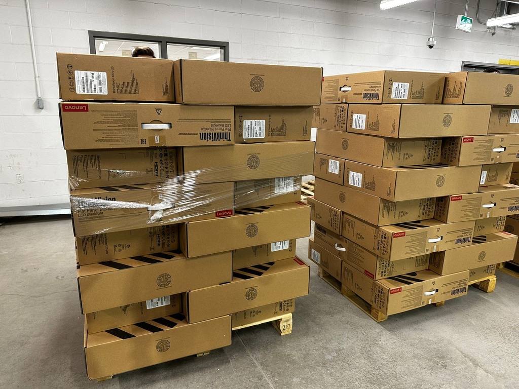Unio_Tech's tweet photo. Special delivery π #newtech
#techteam #techinstall #desksetup #projectmanager #monitors #technology #WorkplaceTechnologyServices #commercialrealestate https://t.co/Ly5BfmZ2SU