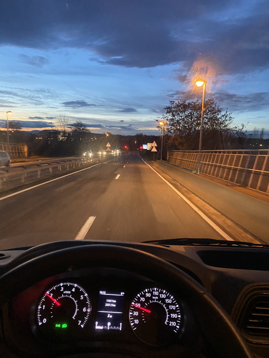 Mar_xlon's tweet photo. 🚐😴 https://t.co/Gq3t3Y9lgU