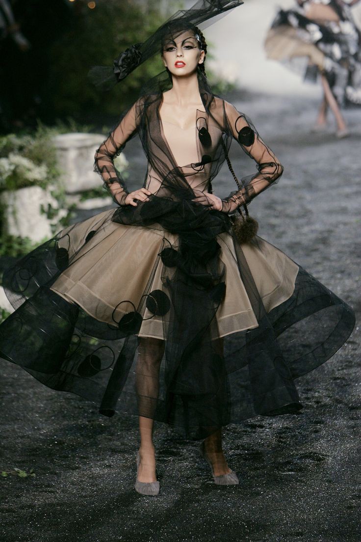 PRADACUNTessa's tweet photo. Christian Dior Fall 2005🖤 https://t.co/A1dLDLhuzy