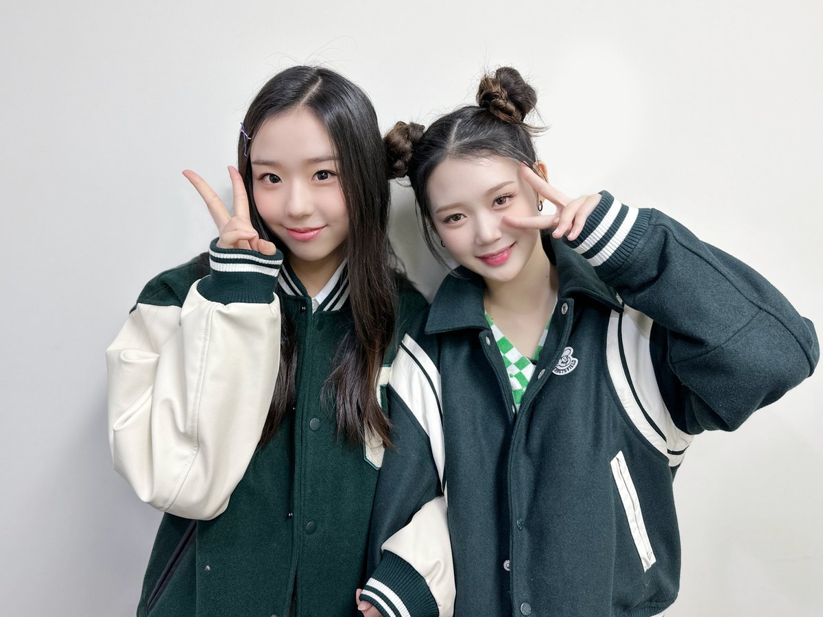 tripleSbraSil's tweet photo. #tripleSpic | Atualização das MCs do #DreamCenterStudyRoom, #ChaeYeon 🍑 e #YuBin 🦊
"Hoje começam as férias de inverno ☃️
Obrigada aos fãs que vêm nos acompanhando 😊
Para comemorar as férias de inverno: 📷🌟"
#tripleS #트리플에스 #トリプルS #KimChaeYeon #GongYuBin https://t.co/jTVhqq7CvW