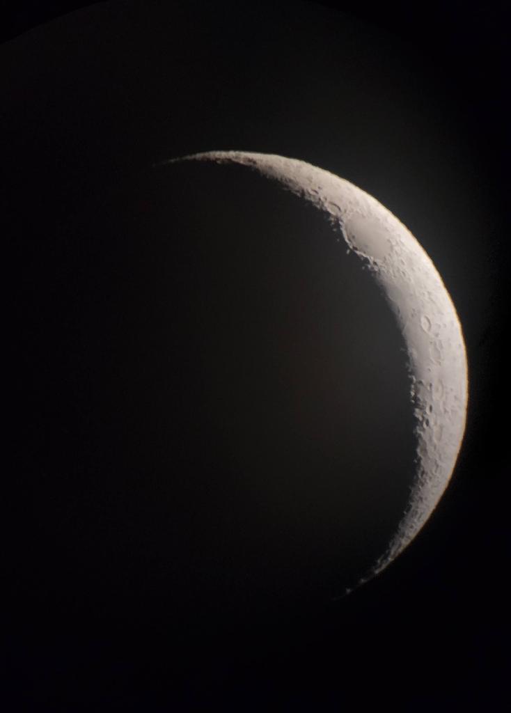 in23628059's tweet photo. はままつフルーツパーク入口前にて星空観察会開催中
話題の電視観望が体験出来ます。

スマホで月の写真を撮影にチャレンジ！
12/31 まで毎日。
17:30〜21:00
500円で参加出来ます。
#はままつフルーツパーク
#スマホで撮影 https://t.co/pZGjtFSkxy
