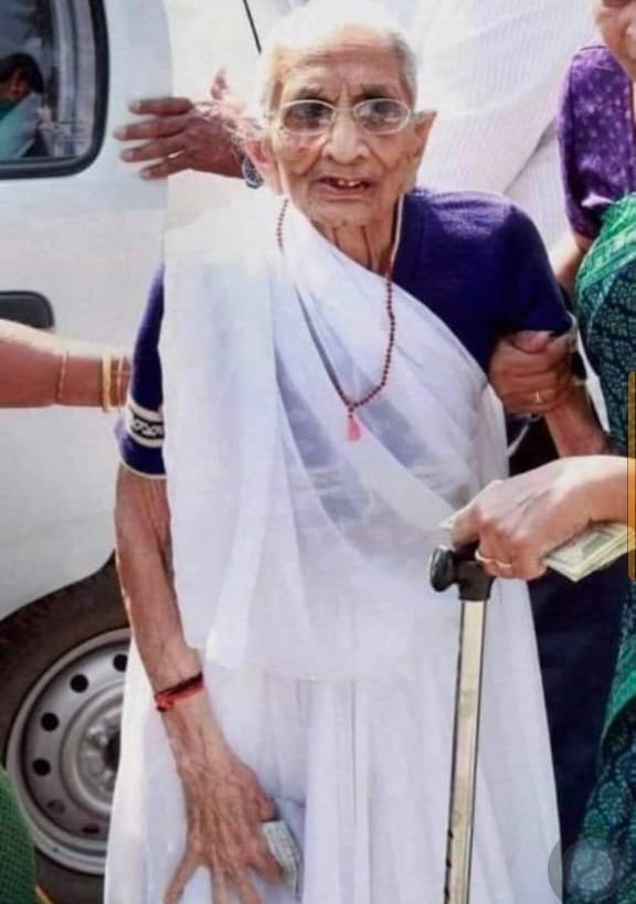 SanjayS95631332's tweet photo. आदरणीय प्रधानमंत्री श्री नरेंद्र मोदी जी की माताजी श्रीमती हीरा बेन के अस्वस्थ होने का समाचार मिला। पूरे देश के साथ हम सब प्रभु श्रीराम से उनके शीघ्र स्वस्थ होने की कामना करता हूं।
#HeerabenModi
#PMModiMotherHealth
@narendramodi 
@PMOIndia 
@BJPInNews ,@BJP4India @BJP4Delhi @ https://t.co/q5uFkV31UY