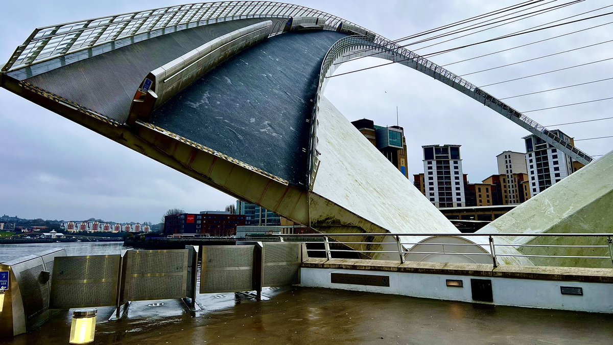 JuliaMarie8's tweet photo. Newcastle wondrousness with the #fam - #milleniumeye #opened 💙 @UniofNewcastle @NewcastleCC @srawlinsonphoto @acambridgediary @emmajgleave @AlbearCamus https://t.co/f1KbqNhQ5Q