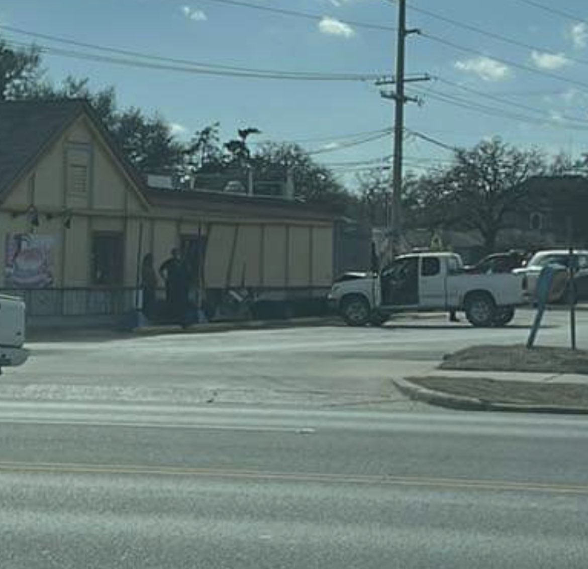 RustySuretteTV's tweet photo. ⚠️CRASH REPORT: Someone just drove into the side of the Long John Silver’s on Texas Ave in Bryan. 

📸: Brandi Perez https://t.co/6h7QkVfLQi