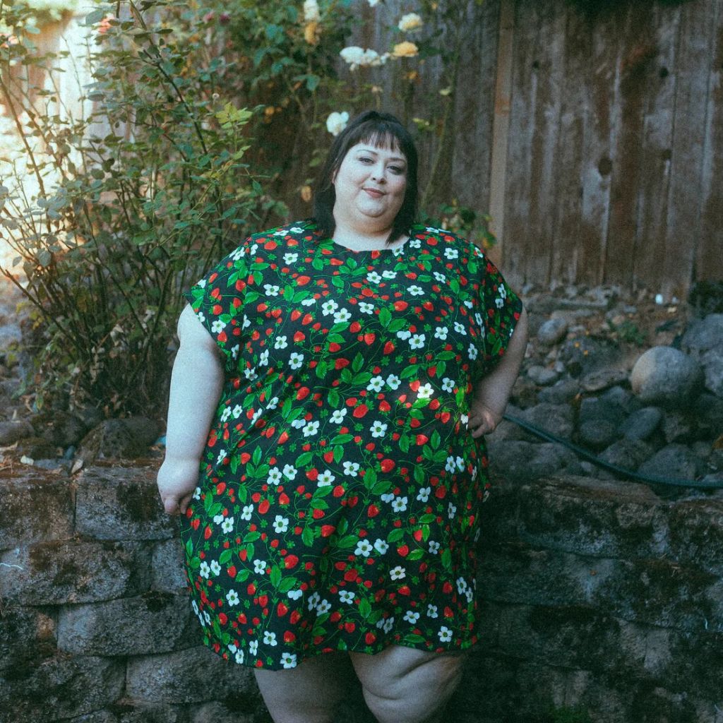 🍓Heeey babes! So we found a secret stash of the black strawberry dress fabric deep in the corners of our studio. Since this fabric sold out twice a year ago we had to make a very small run of them again just for you. This dress will not be restocked! copperunionapparel.com/products/straw…