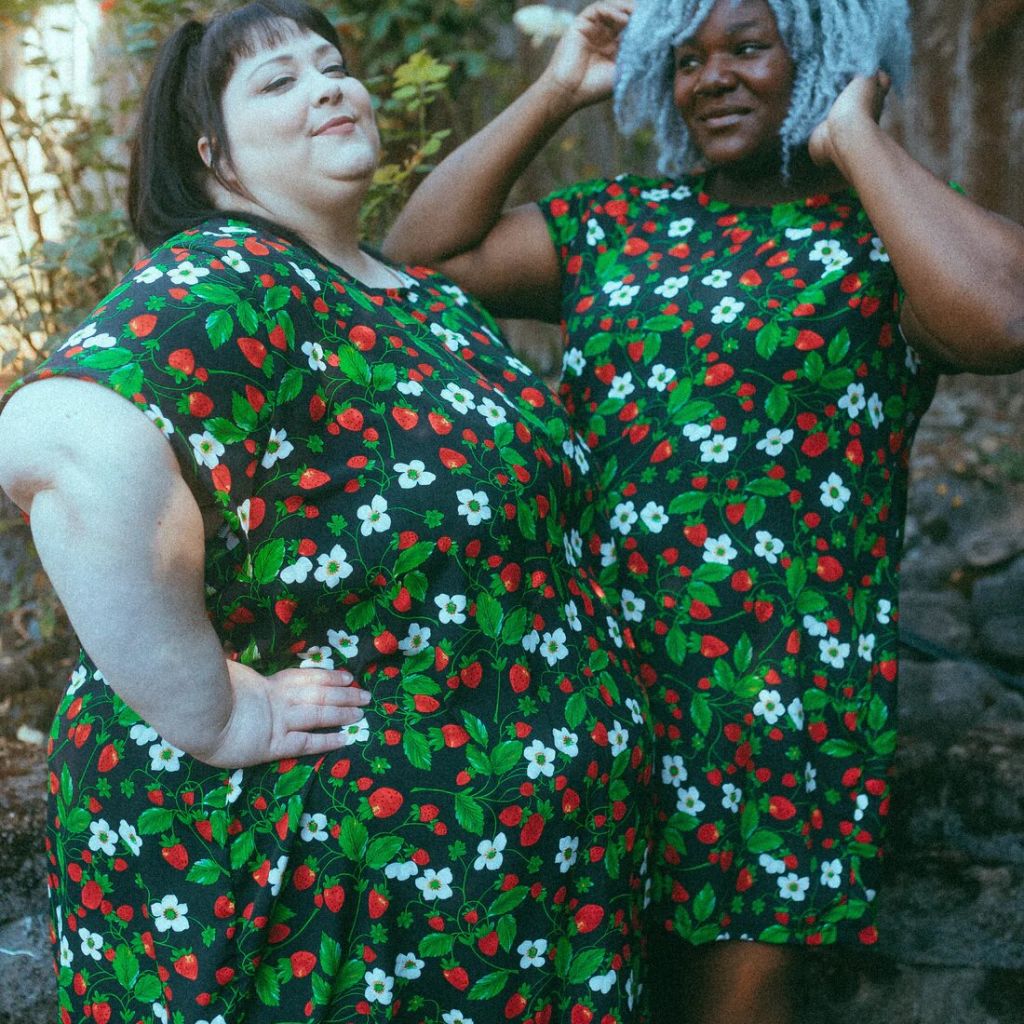 copperunionpdx's tweet photo. 🍓Heeey babes! So we found a secret stash of the black strawberry dress fabric deep in the corners of our studio. Since this fabric sold out twice a year ago we had to make a very small run of them again just for you. This dress will not be restocked! https://t.co/Y9FSsF6PMo https://t.co/CuDyz2Whjd
