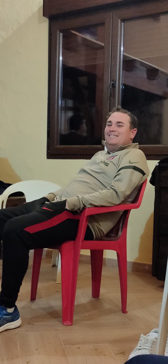 team_varos's tweet photo. 💥Ante la negativa del último fichaje hemos cerrado la contratación de #Wili

⚡Delantero eléctrico que se mueve como un jabalí en un pinar.

🔌De vez en cuando se le cruza el cable y por eso le hemos fichado. Además bebe como un demonio.

Damos la bienvenida al gran #Wili https://t.co/fnkYuiWBax