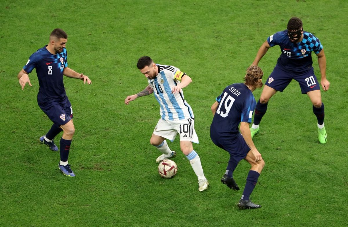 M_bdah's tweet photo. في النهاية ميسي فضح حقيقة منتخبات أوروبا وجلدهم كلهم وجاب أعظم بطولة 🐐 https://t.co/z8Sivp6q7K