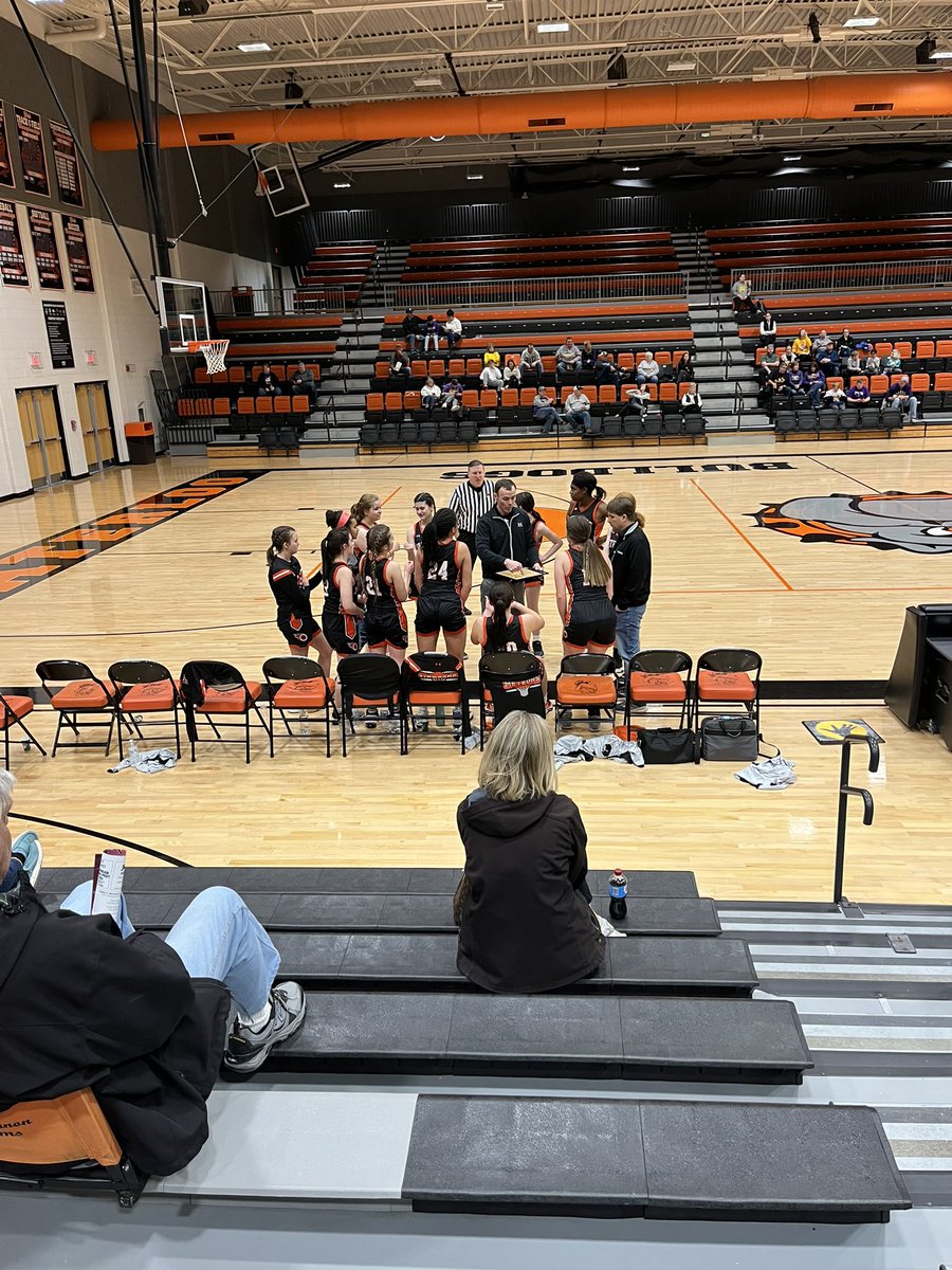 mismeyer's tweet photo. Watching some Lady Meteor basketball today. #gometeors https://t.co/vqCIH9Md1l