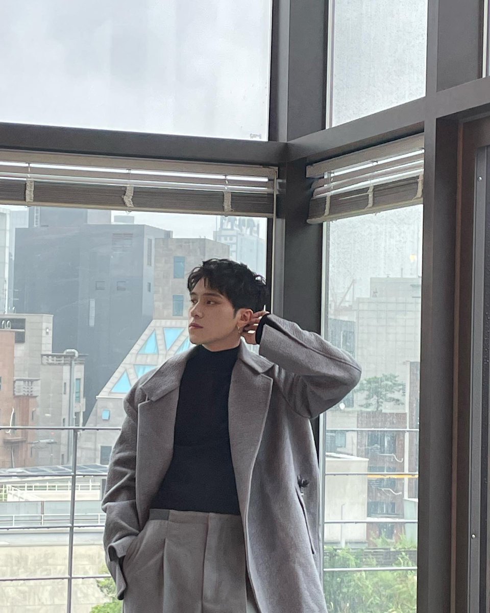 chestnut0125's tweet photo. 2211229 엠카 사녹 #헨드리

오늘 황관형 흑발 짧덮머 ᆞᆞᆞᆞᆞᆞ
루키즈 아기헨드리 이즈 컴백  ᆞᆞᆞᆞᆞ
⬇️ 약간 요런 느낌 ... 🥹🥹🥹🥹 https://t.co/NXzv7CCXY3