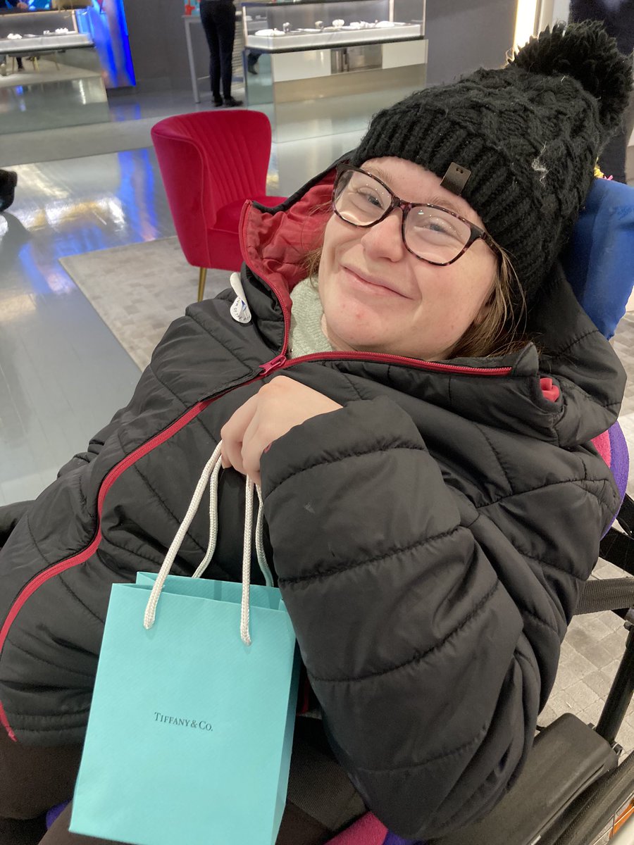 Kegs1703's tweet photo. @TiffanyAndCo thank you to all your amazing staff that made my daughters trip to NYC even more special. Every member of staff was kind, helpful and smiling even though they were very busy. Just wanted to thank you all https://t.co/dmM3tMJdjx