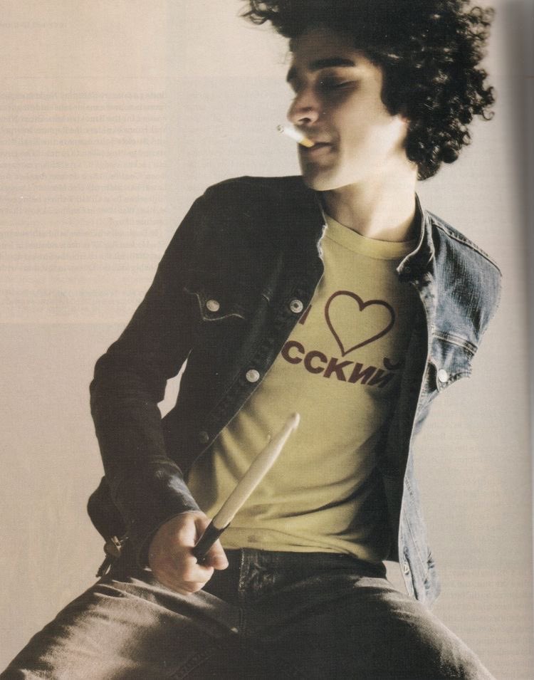 nycindierock's tweet photo. fabrizio moretti of the strokes https://t.co/555tmNjxg8