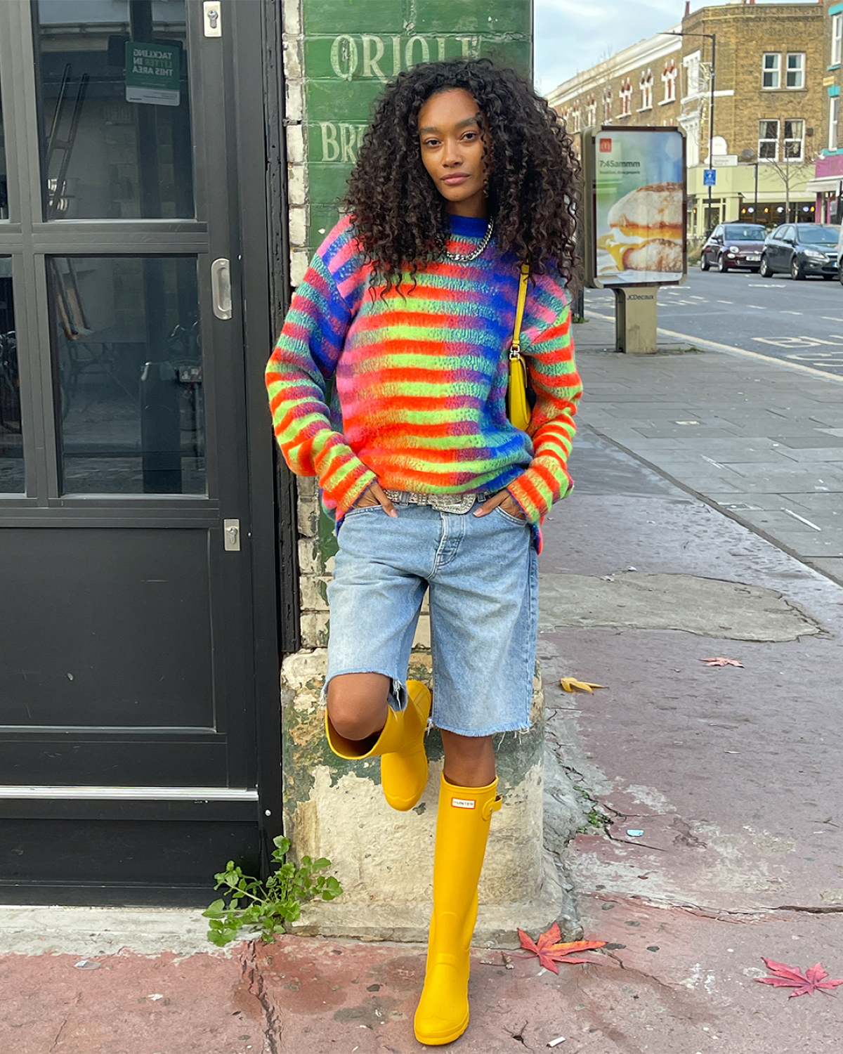 Yellow hunter sale boots outfit