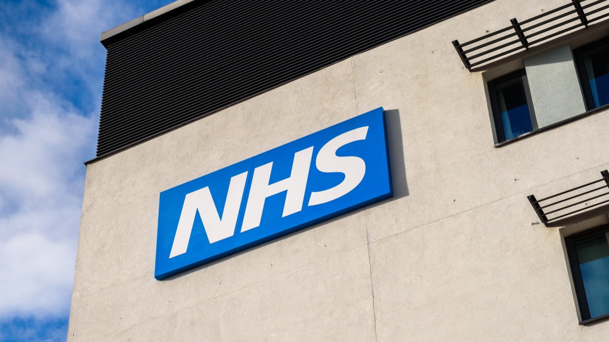 MoneySavingExp's tweet photo. Calling all NHS staff and care workers!

We've updated our list of big chains offering freebies and discounts, including...

🛒 10% off at Asda
🍟 20% off McDonald's and Nando's
💚 Free Headspace
😊 And much more!

https://t.co/l5FETq7iff https://t.co/V9X0mjibLf