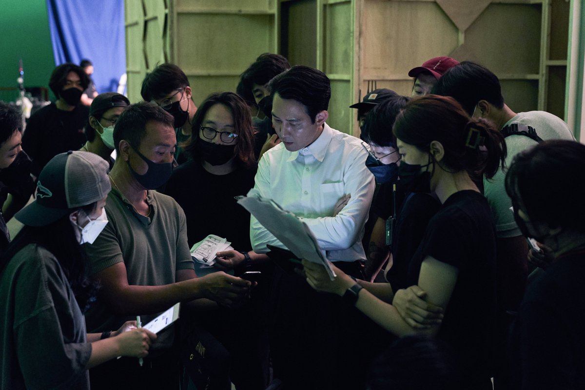 HuntTheMovie's tweet photo. All eyes on director and star Lee Jung-jae during the filming of #HuntMovie. https://t.co/vzhxJDLIMB